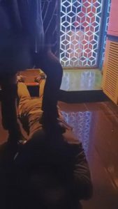 【开发素人】精神小妹KTV艺术tj bf6280_绳艺库视频下载