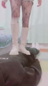 【小劳拉】艺术踩踏-长靴黑丝耳光/骑脖子 bf6314_绳艺库视频下载