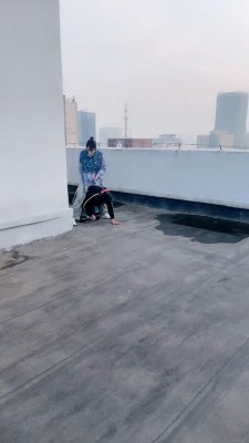 【辣妈S】运动女神阳台遛狗 bf20581_绳艺库视频下载