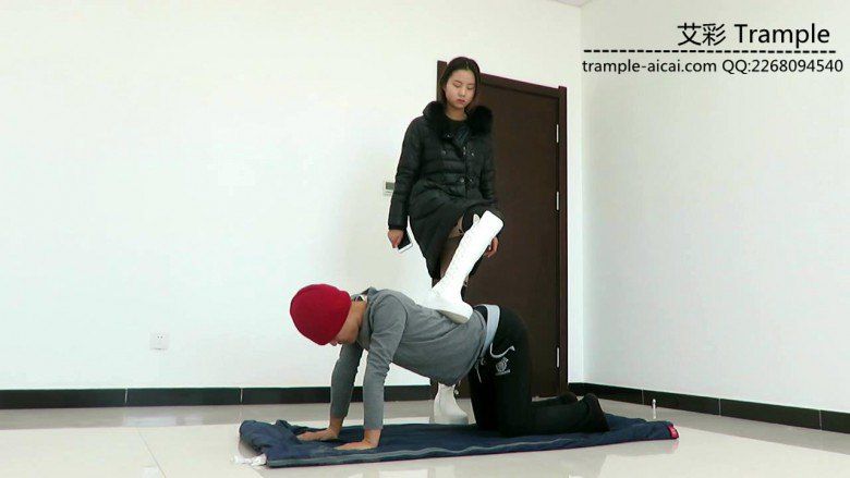 甜美媛媛女主白靴子调教马奴骑乘虐踩！_绳艺库视频下载