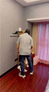 套路直播视频【KKS】猥琐男邻居来偷闻丝袜 JS23021301_绳艺库视频下载