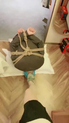 套路直播视频【美离子】虐玩捆绑狗【完整版】 bf23654_绳艺库视频下载