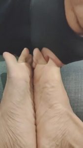 【芒果】舔脚舔的非常投入的狗 bf3285_绳艺库视频下载