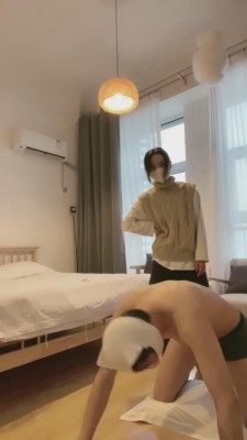 【晚晚】踢裆/耳光/内裤套头/坐脸/舔闻脚/圣水浴 bf5923_绳艺库视频下载