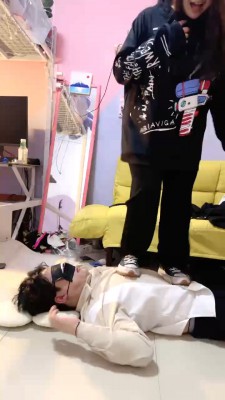 【绝美双主】双S-小白鞋运动鞋全体重跳踩 bf28190_绳艺库视频下载