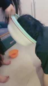 【逗逗】洗脚水活着姨妈让狗全部吃下去【完整版】 bf3075_绳艺库视频下载