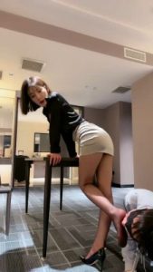 套路直播视频【简一】超诱惑-丝袜美腿高跟/狂舔/插嘴 bf25680_绳艺库视频下载