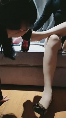 【丹祖宗】高跟裸足羞辱骚小三母狗 bf7137_绳艺库视频下载