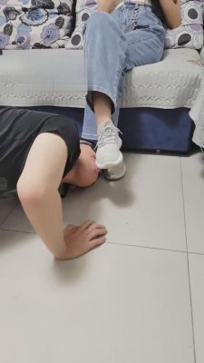 【文文文】开发03年素人小姐姐舔鞋 bf15723_绳艺库视频下载