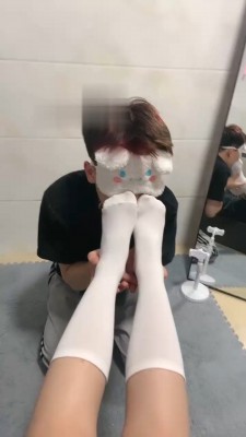 【璃S】白袜踩脸无视 bf17928_绳艺库视频下载