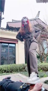 套路直播视频【维妮】超精彩-3女王踩踏-大桶混合圣水-提档（双视角）bf25172_绳艺库视频下载