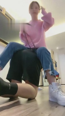 【悦主大人】运动后原味脏鞋的羞辱 bf3854_绳艺库视频下载