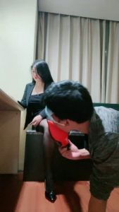 【甜心教主】绿帽下班伺候恋人-闻舔原味黑丝美足 bf27128_绳艺库视频下载