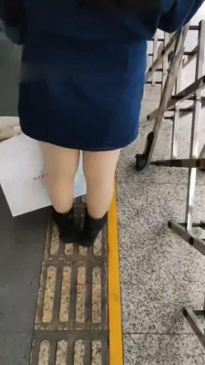【梵高】开发车站美女素人踩踏 bf9137_绳艺库视频下载