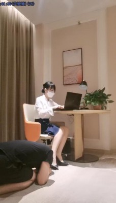 【妃妃】办公桌下的贱狗 bf12214_绳艺库视频下载