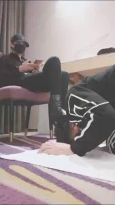 【美娜格格】靴子白袜羞辱-连环耳光白袜脚插嘴 bf27409_绳艺库视频下载