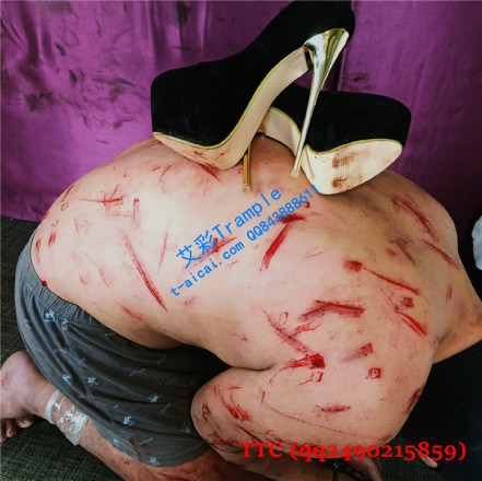 超狠高跟鞋殘忍暴踹_绳艺库视频下载