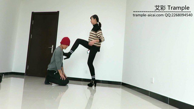 00后女主高跟踩踹贱狗身体下体！_绳艺库视频下载