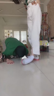 【万一】运动女神匡威白袜虐狗奴 bf14133_绳艺库视频下载