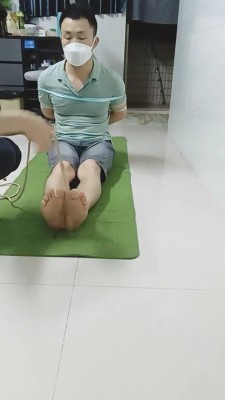 套路直播视频【美娜格格】捆绑强制毒打/踩踏/腿绞窒息 bf24883_绳艺库视频下载