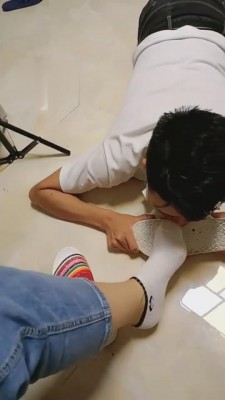 【平凡】狠调贱奴虐狗舌头 bf1703_绳艺库视频下载