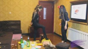 KTV两长发美女S极度羞辱（六）_绳艺库视频下载