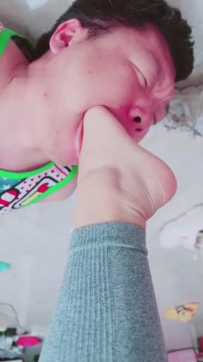 【兔粉粉】小白鞋白棉袜羞辱老公 bf11105_绳艺库视频下载