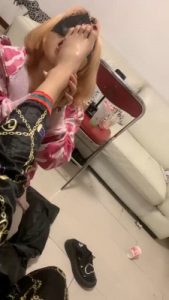 【洪兴十三妹】迷恋舔脚的女奴【双视角】JS22111201_绳艺库视频下载