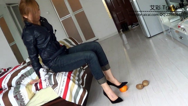 黑冰踩水果榨水果酱_绳艺库视频下载