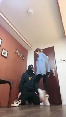 【秋秋】健身回来惩罚偷鞋的狗 bf27550_绳艺库视频下载