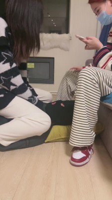 套路直播视频【酒酿丸子】双S学生妹运动鞋狂踩【续集【双视角版】 bf23726_绳艺库视频下载