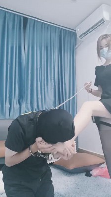 【美美子】黑丝御姐家中遛狗 bf12696_绳艺库视频下载