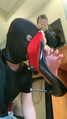 【甜依】ol高跟裸足狂舔 bf22538_绳艺库视频下载