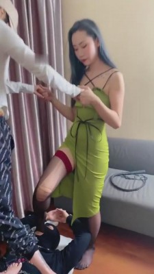 【二宝】超颜素人鞭打长时间骑马踩头深喉 bf9270_绳艺库视频下载