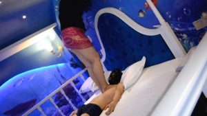 『奴隶岛』—重量级女S暴踩瘦奴_绳艺库视频下载