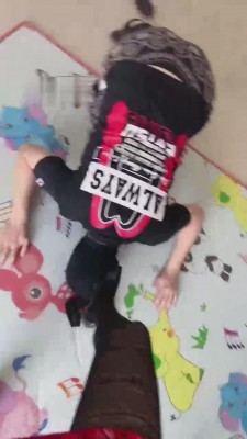 【莉莉丝】网红模特在家遛狗废物 bf13315_绳艺库视频下载