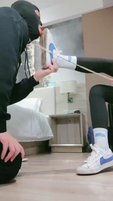 套路直播视频【护短S】超臭鞋袜裸足让狗舔 bf23681_绳艺库视频下载