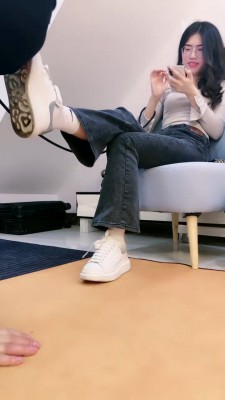 套路直播视频【嘉妮S】夜跑后原味白袜鞋袜辱狗 bf25923_绳艺库视频下载