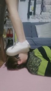 【傲柔】小白鞋白袜踩脸/踩脖子/跳踩 bf8833_绳艺库视频下载