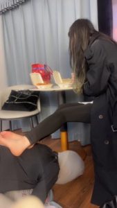 套路直播视频【暴躁小溪】骑马人肉坐垫/喝圣水/鞋踩喂食 bf26215_绳艺库视频下载