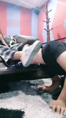 【萱萱】私人影院脏鞋臭袜辱【双视角版】 bf18996_绳艺库视频下载