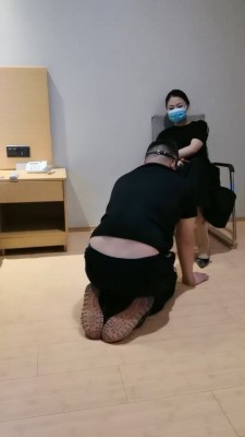 【凌儿女神】肉丝+高跟恋足/耳光 bf27116_绳艺库视频下载