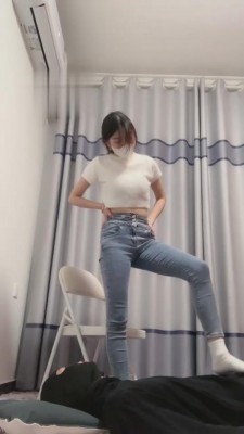 【诺可儿】首次调狗-耳光/口水/钻胯/坐脸/踩踏 bf3030_绳艺库视频下载