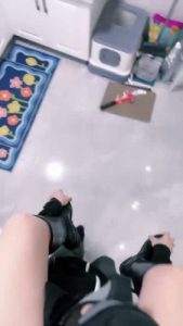 套路直播视频【惠子大人】骑马奴做家务/舔裸足插嘴/全体重踩背 bf25902_绳艺库视频下载