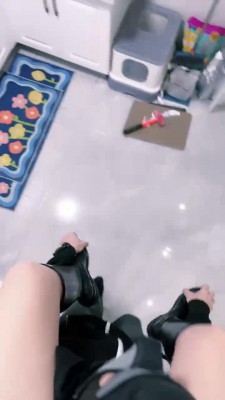 套路直播视频【惠子大人】骑马奴做家务/舔裸足插嘴/全体重踩背 bf25902_绳艺库视频下载