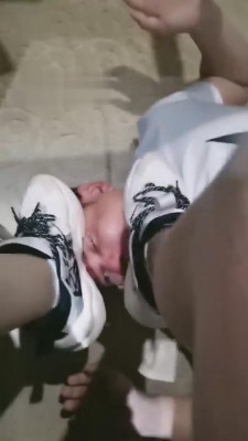 【北海静心S】脏运动鞋棉袜+高跟碾压贱狗 bf7079_绳艺库视频下载