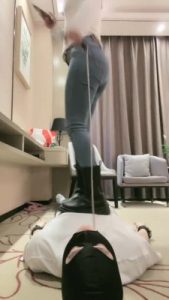 套路直播视频【漫漫】刑虐-提档/短靴全体重踩踏/闻白袜 bf25253_绳艺库视频下载