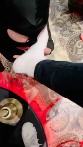 【小妮】双S-白袜脏鞋气味羞辱/骑马人体坐垫/全体重踩 bf26939_绳艺库视频下载