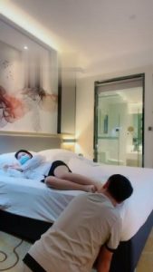 【雪琪琪】偷看邻居女领导的下场 bf18322_绳艺库视频下载