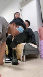 套路直播视频【素人星探】超强情侣主绿帽专场-长靴踩踏-臭脚窒息/转胯遛狗 bf26291_绳艺库视频下载